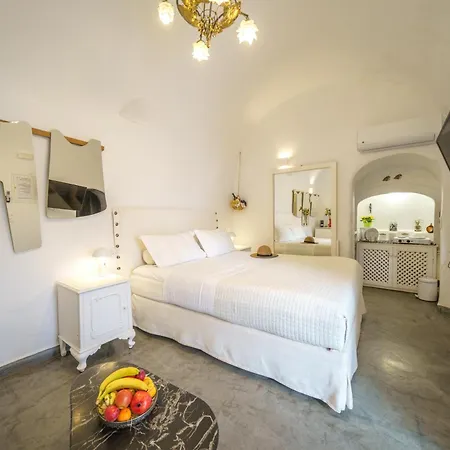 Santorini Paradise Cave Ия