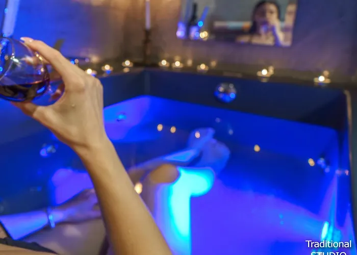 Santorini Paradise Cave Daire