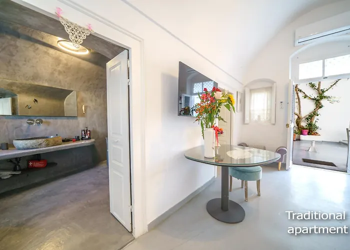 Santorini Paradise Cave Daire