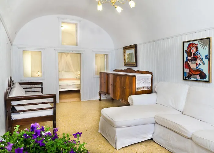 Santorini Paradise Cave Daire *