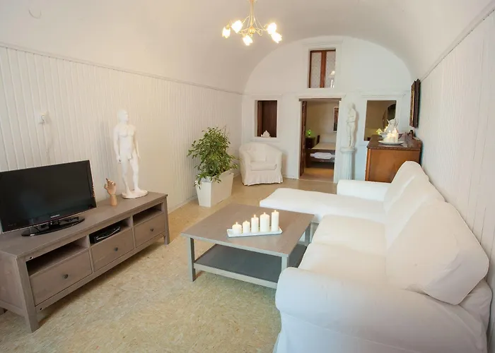 Santorini Paradise Cave * Oia