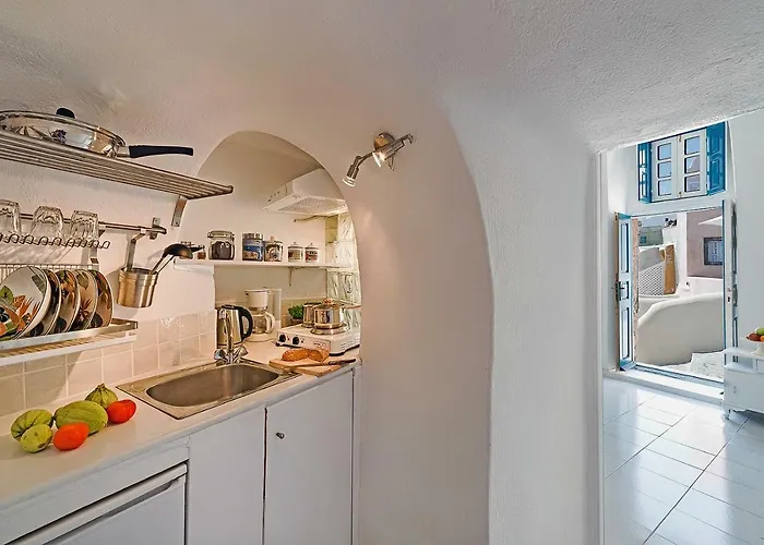 Santorini Paradise Cave Daire Oia