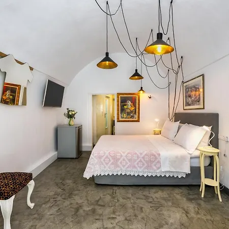 サントリーニ パラダイス ケーブ ハウシズ イア